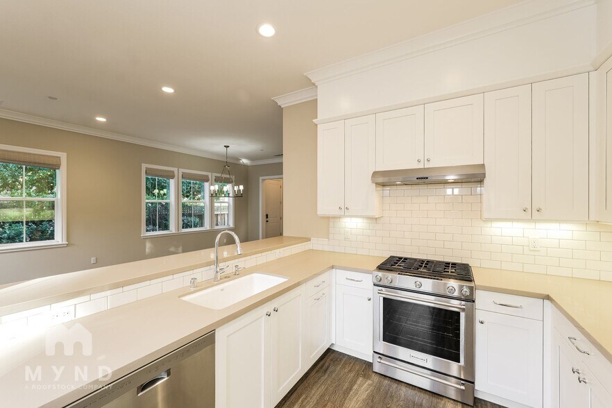 Building Photo - 180 Westborough Ln