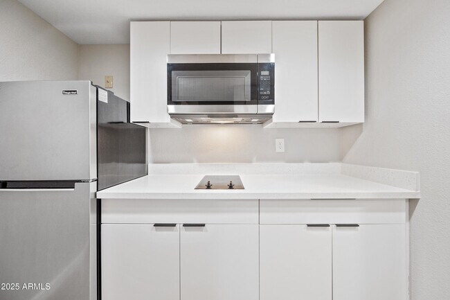 Building Photo - 3025 N 32nd St