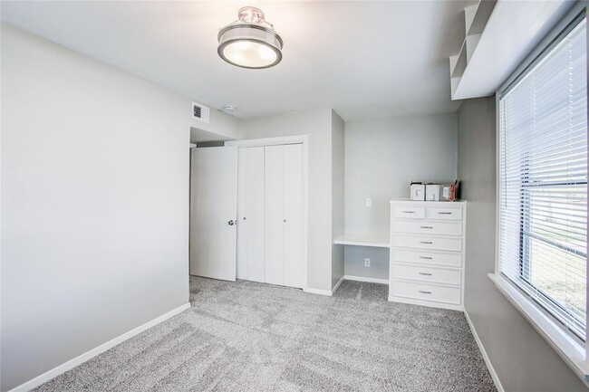 Building Photo - 4137 Woodfin St