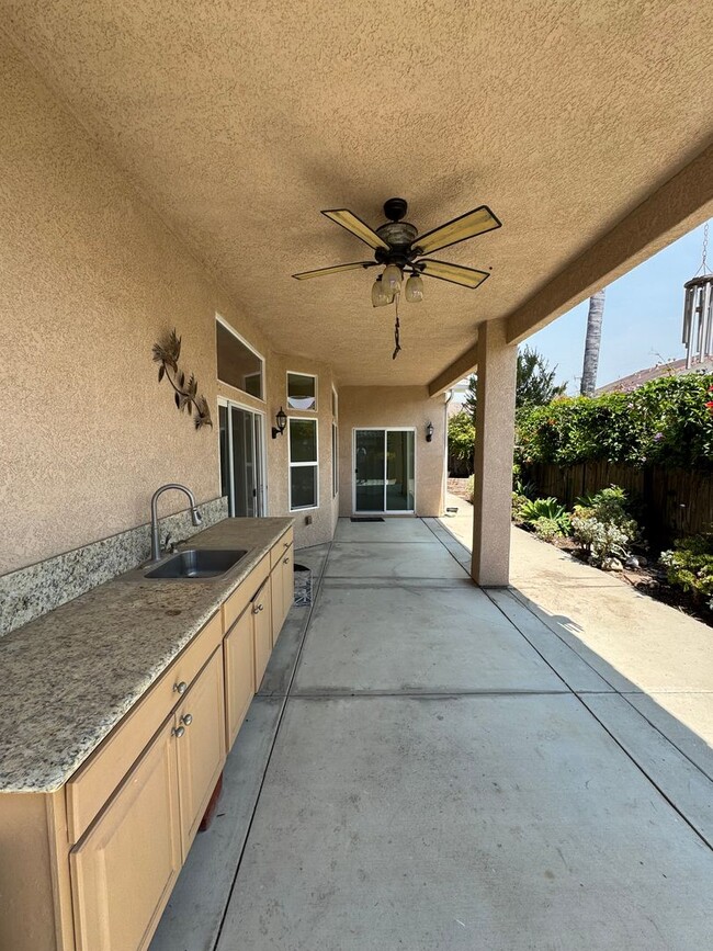 Building Photo - 4 Bed 2 Bath Charming and Well-Cared-For H...