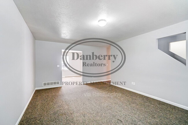 Building Photo - 3571 Turret Green Dr