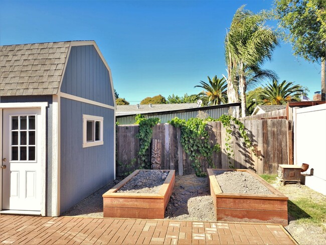 Building Photo - Nice Remodeled Home In Quaint Los Alamos