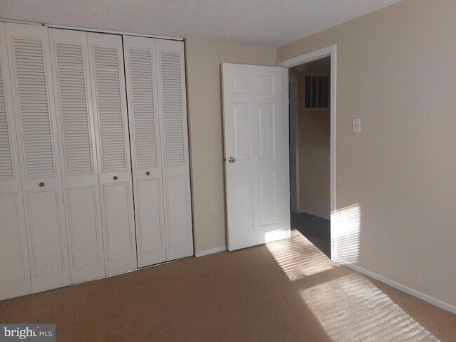 Building Photo - 1312 Hillcrest Dr