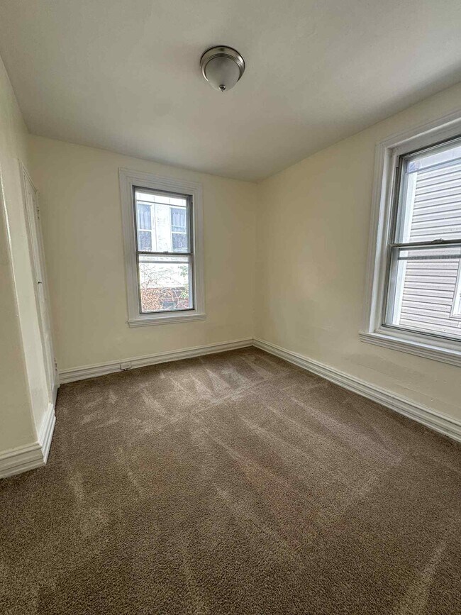 Building Photo - 1960 N Patton St