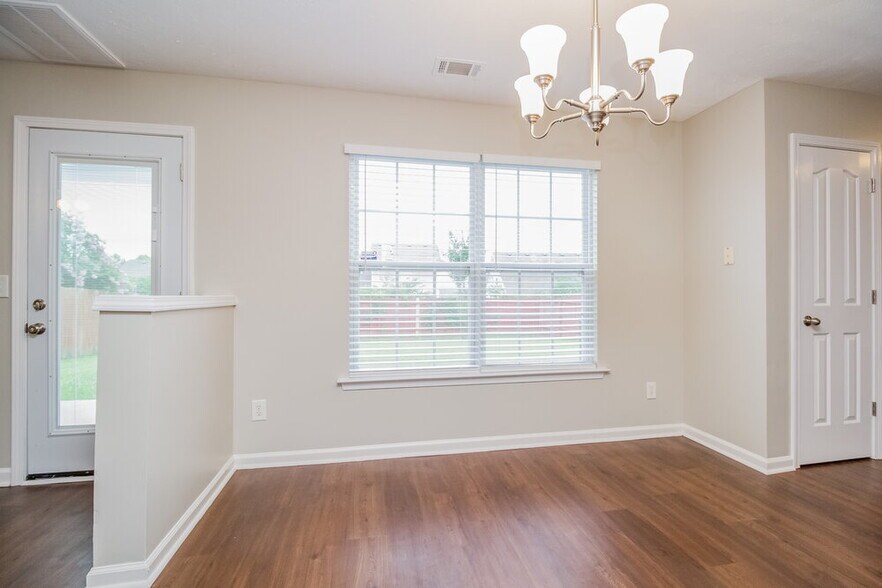 Building Photo - 132 Berele Shepsele Ln