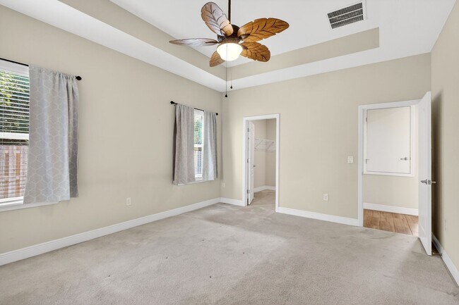 Building Photo - Modern 4-Bedroom Rental with Screened Patio & 2-Car Garage