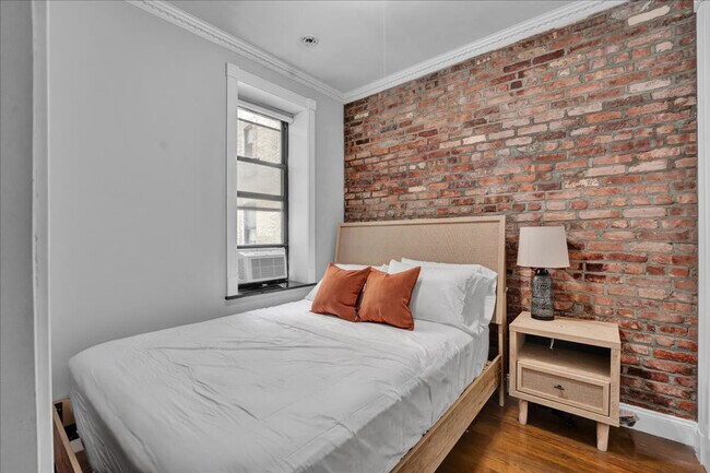 Building Photo - 340 E 18th St