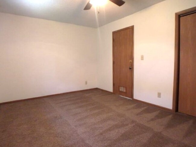 Building Photo - Fantastic 3 Bed 2.5 Bath Condo In S. Columbia