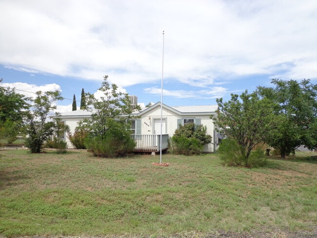 Primary Photo - 3 Bedroom 2 Bath On Large Corner Lot *Cordes Lakes*