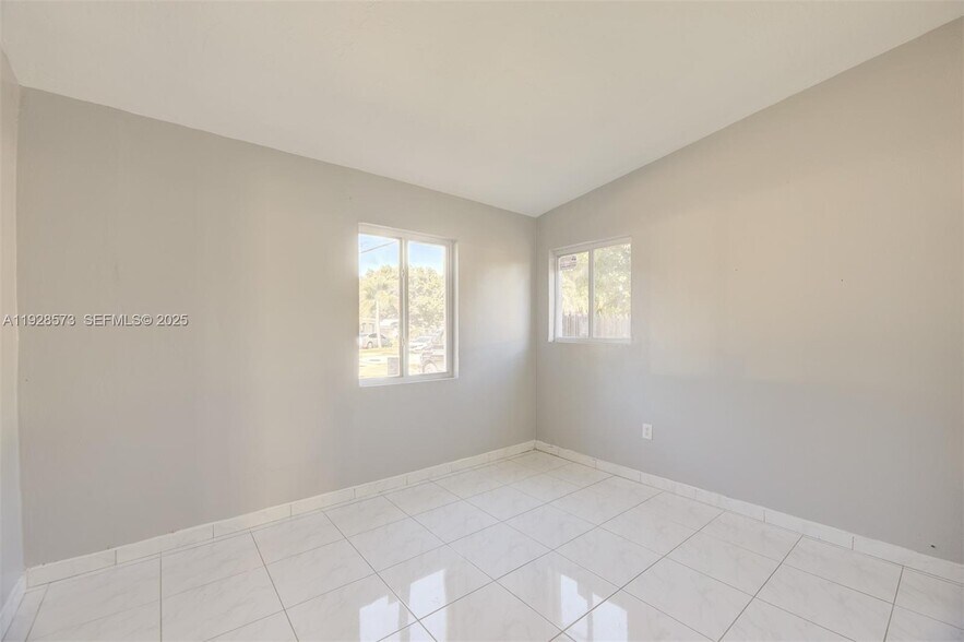 Building Photo - 3510 SW 39th St