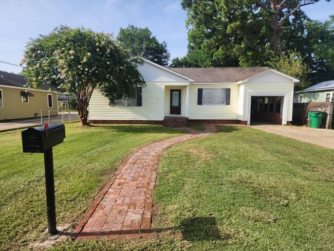 Primary Photo - 515 Ledoux St