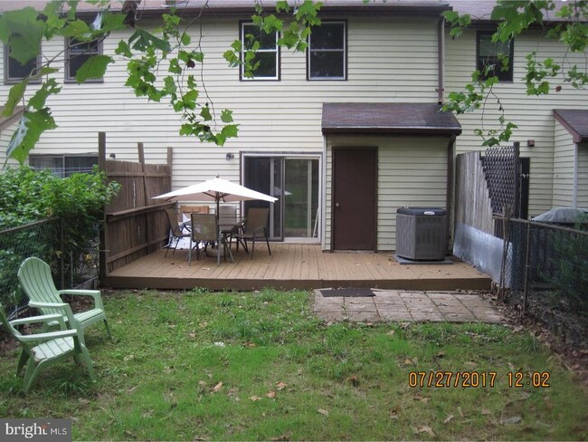Building Photo - 878 WILLIAMS