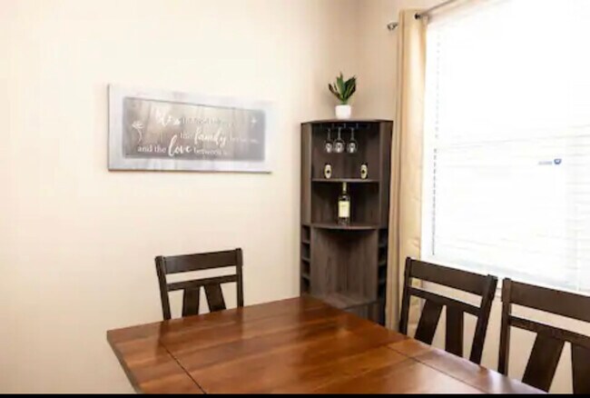 kitchen - 633 Highland Meadows Ave