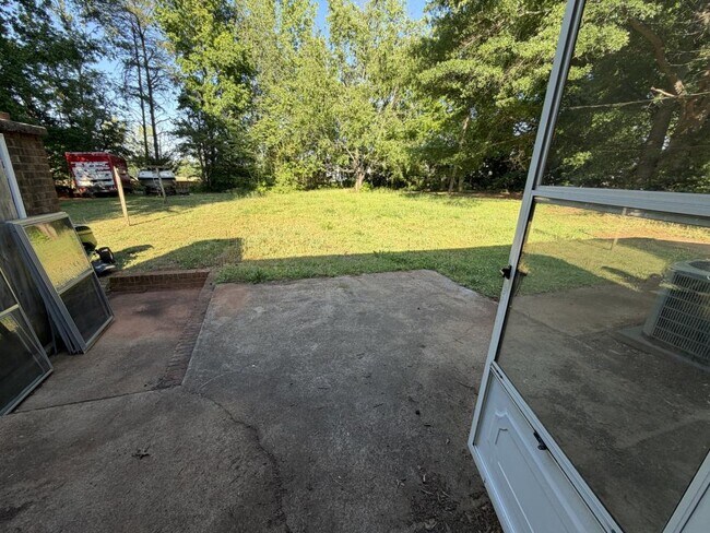 Building Photo - 13 Wedgefield Dr