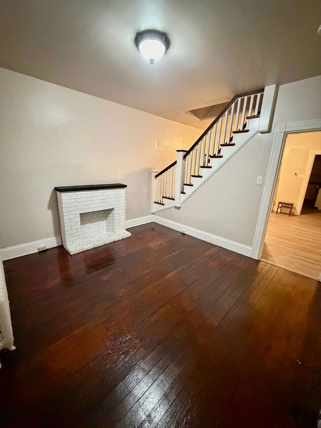 Building Photo - 526 Howard Ave