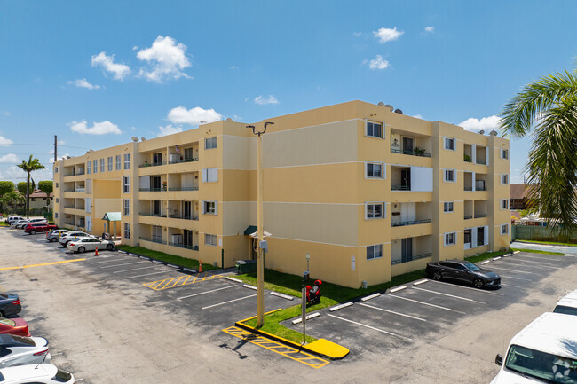 Building Photo - Flamingo Court