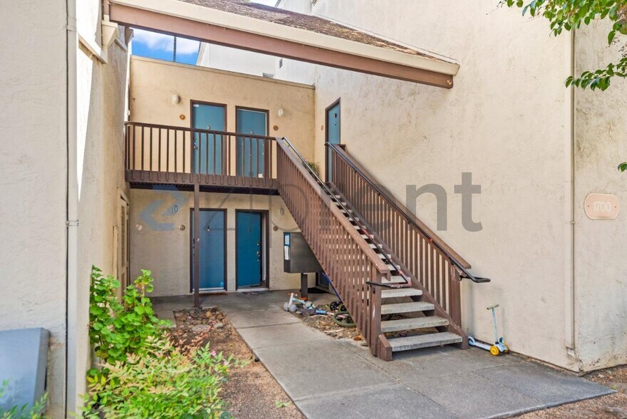 Building Photo - Unit G