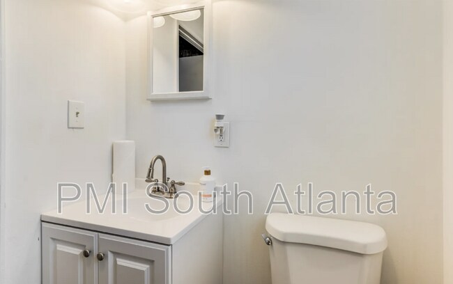 Building Photo - 1173 Moton Ave SW
