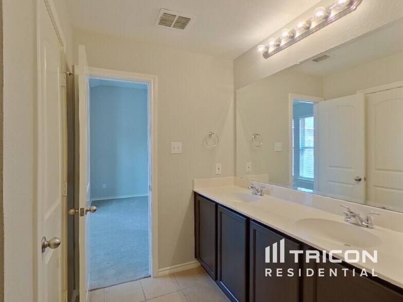 Building Photo - 617 Chickadee Dr