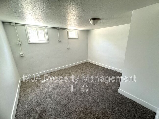Building Photo - 789 N 200 E