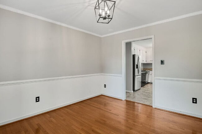 Building Photo - Beautifully Updated Single-Family Home in ...