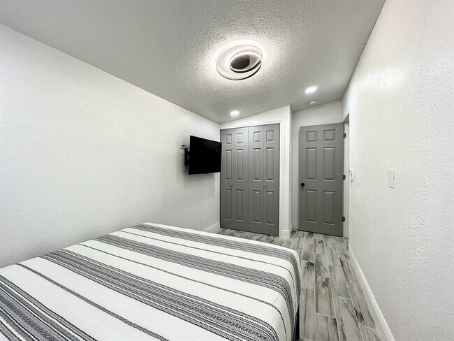 Building Photo - 2008 E Grant Ave