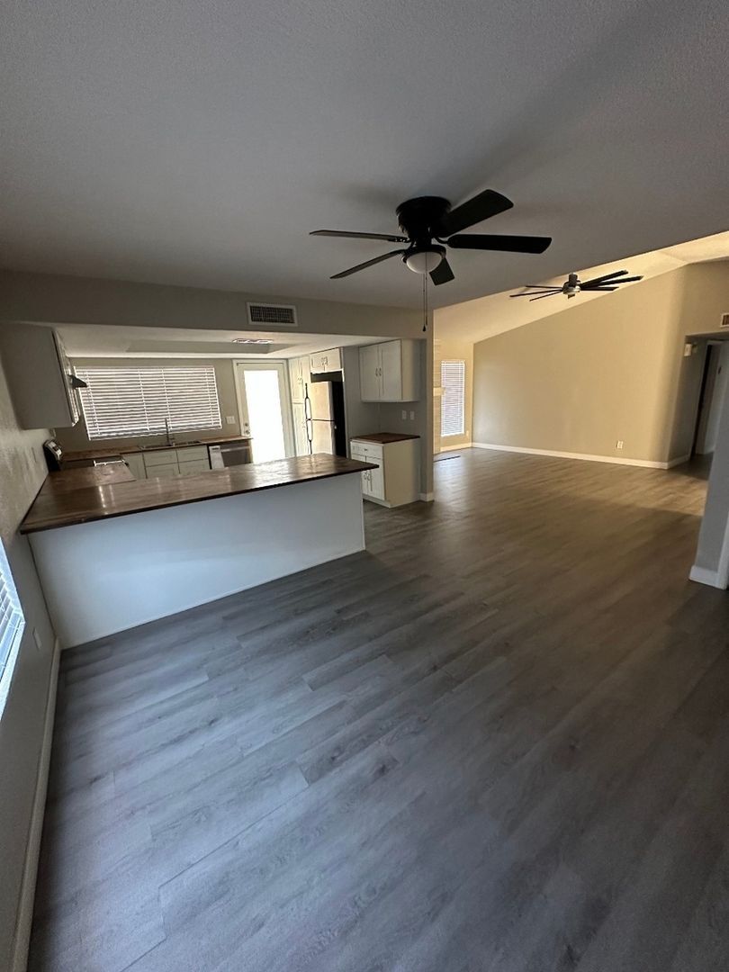 Building Photo - 3502 W Willow Ave