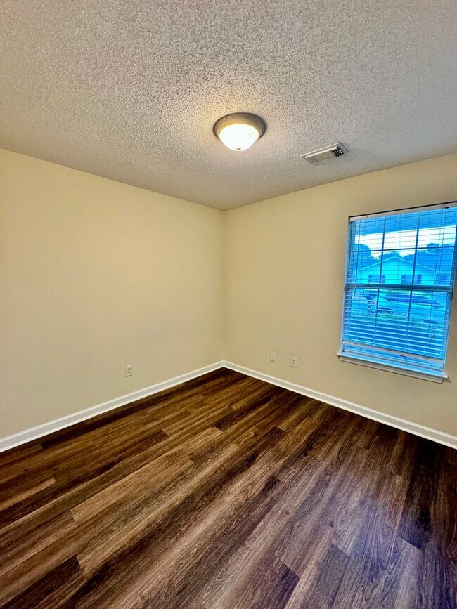 Building Photo - Tuscaloosa, AL Home For Rent. Available to View Now!