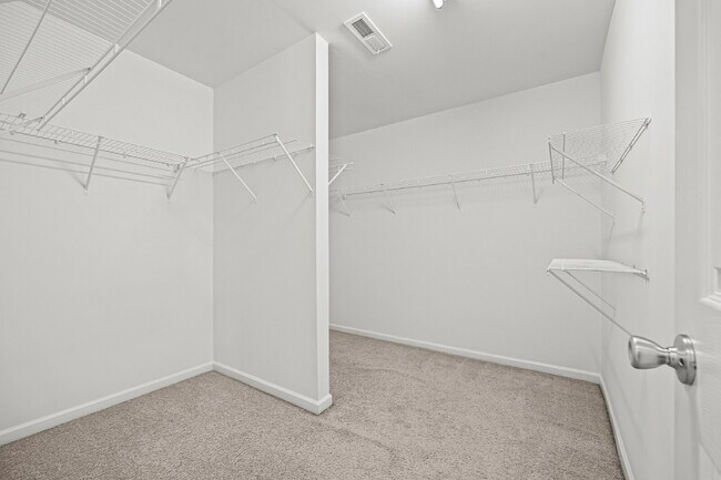 Building Photo - 4 bed/2.5 bath in Matthews - 1st Month's Rent only $1000!