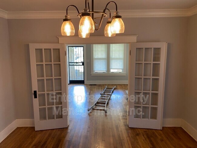 Building Photo - 414 N Willett St