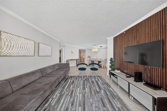 Building Photo - 20185 E Country Club Dr