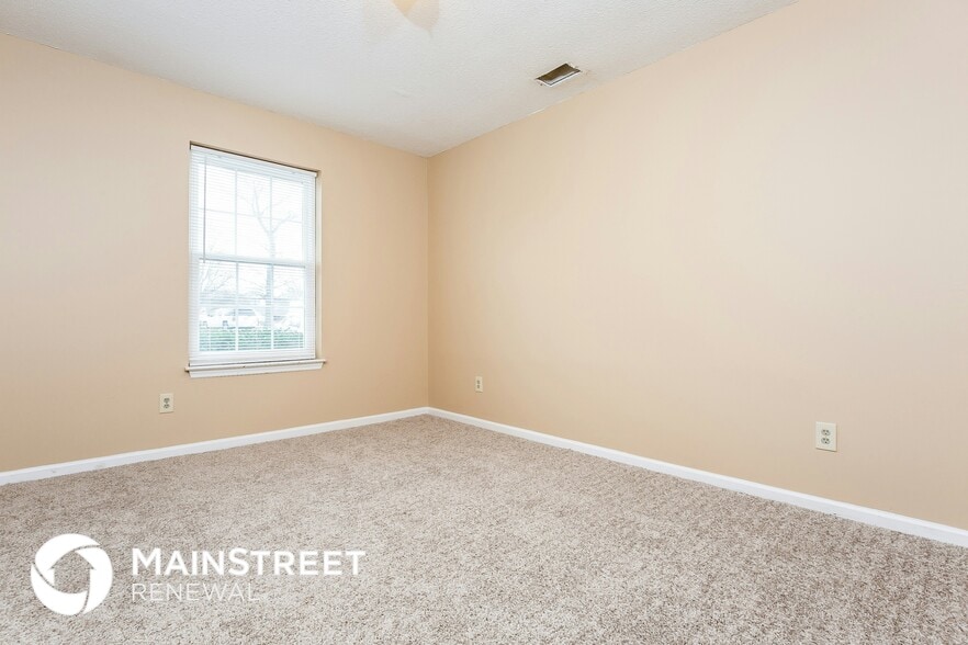 Building Photo - 403 Lake Forest Dr