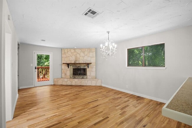 Building Photo - 2218 Bahama Rd