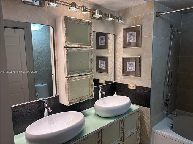 Building Photo - 17150 N Bay Rd