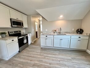 Building Photo - 86 Grove St