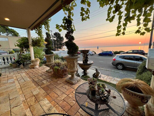 Building Photo - 4030 Beach Dr SW