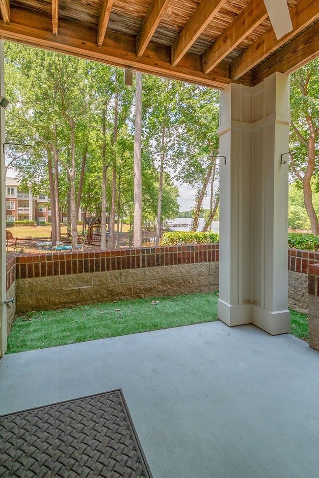 Building Photo - Waterfront Living at Its Finest - Beautifully Remodeled 3BR/2BA, 1st Floor, End Unit Condo on Lak...