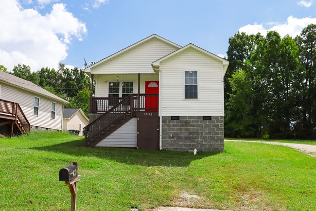 Primary Photo - Charming 4 bedroom, 2 bathroom home in Gre...