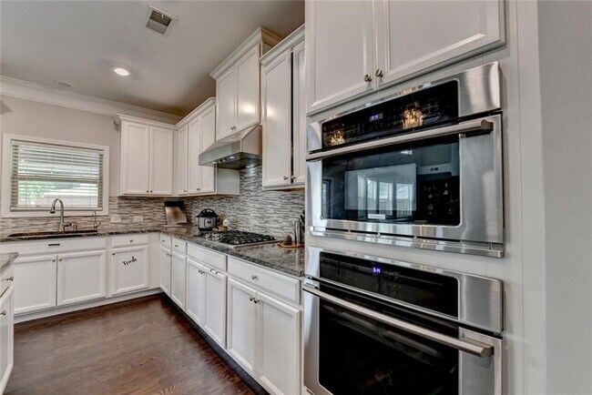 Building Photo - 6035 Ashborough Park