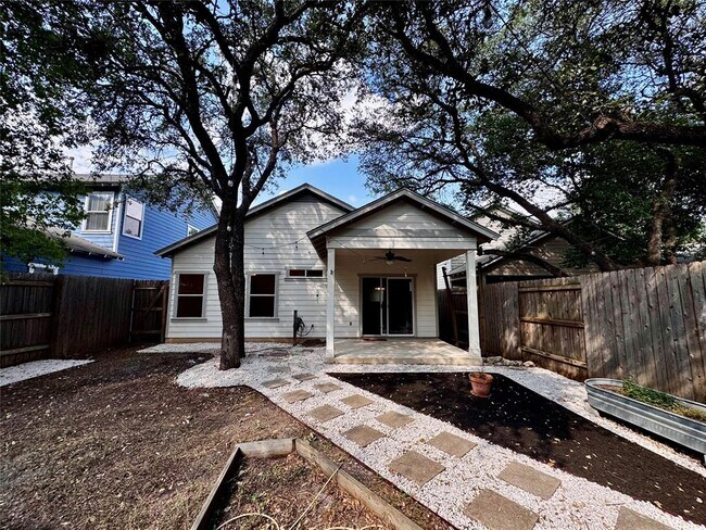 Building Photo - 2209 Independence Dr