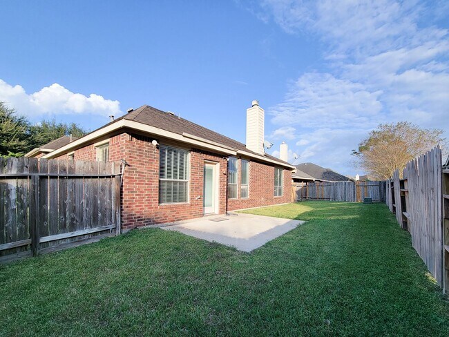 Building Photo - Fantastic looking 4 bedroom and 2 bathroom home in a great neighborhood nestled in the heart of S...