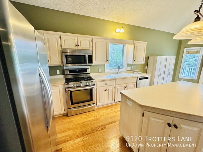 Building Photo - 9120 Trotters Ln