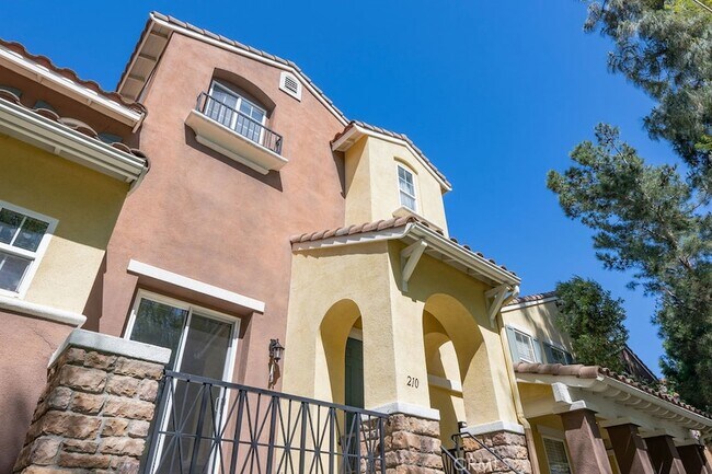 Building Photo - 210 Timberwood