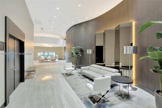 Building Photo - 16425 Collins Ave