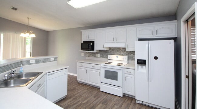 Building Photo - Spacious Southwest Pensacola Home with 2-Car Garage & Fenced Yard – ½ Off First Month’s Rent!