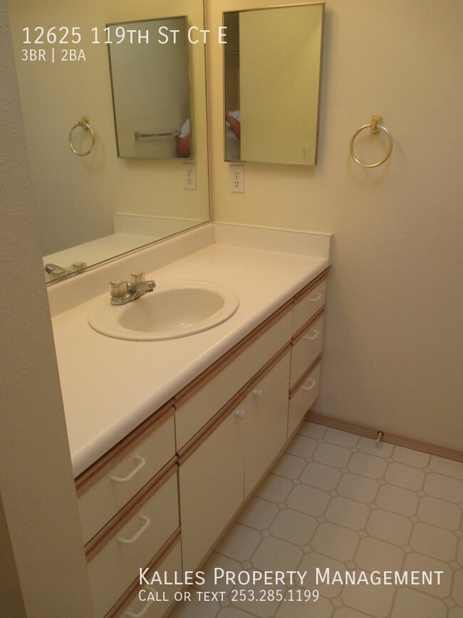 Building Photo - Beautiful 3 Bed 2 Bath Duplex in Puyallup