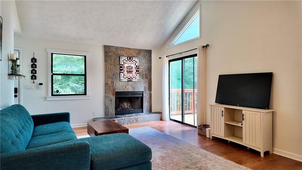 Building Photo - 947 Lake Dr SW