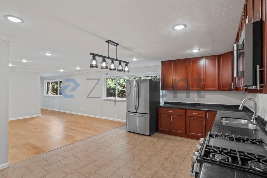 Building Photo - 9 La Salle Ave