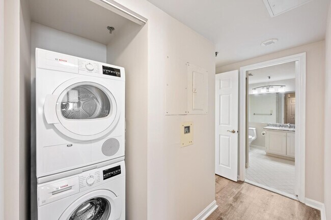 Building Photo - 4808 Moorland Ln