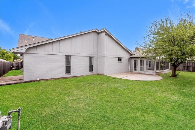 Building Photo - 7301 Skylark Ln